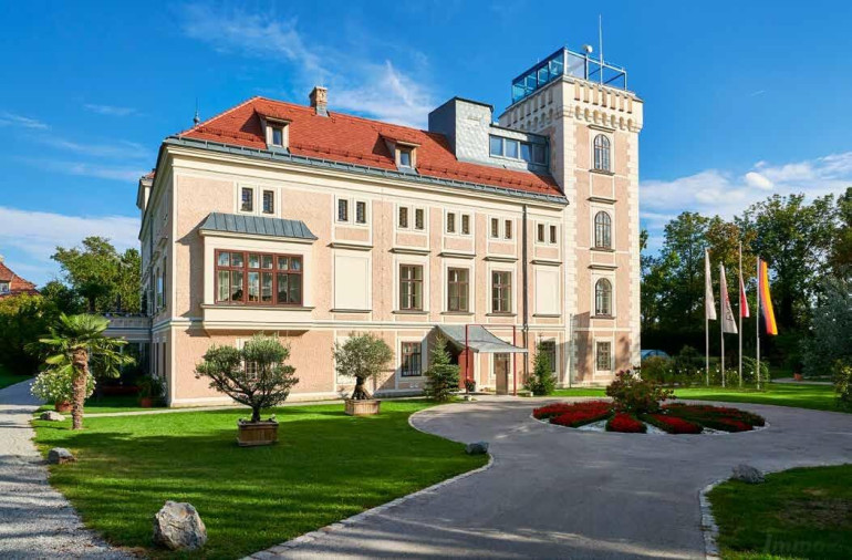 Haus - 2333, Leopoldsdorf - Wien-Südost: Geschichtsträchtiges Schloss, perfekt saniert