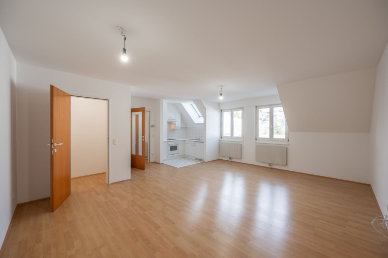 Wohnung - 1180, Wien - ab sofort: Single Hit Wohnung im Dachgeschoss // Thimiggasse // S-Bahn Gersthof