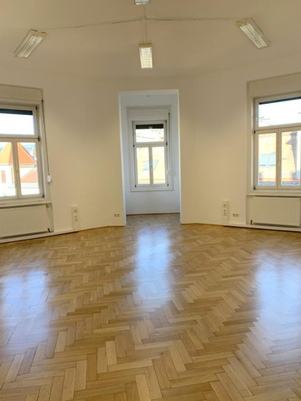 Wohnung - 8010, Graz - Klassischer Altbau nächst  Geidorfplatz   mit Innenhofbalkon und Parkplätzen