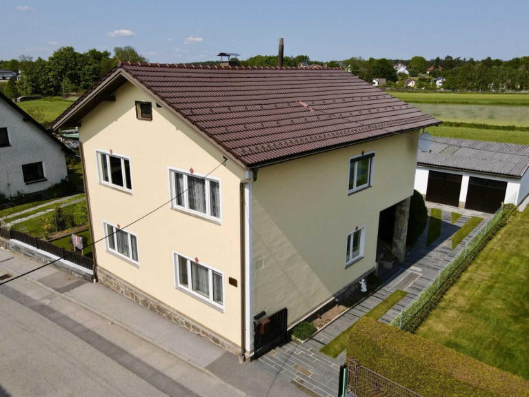 Haus - 3943, Schrems - Haus mit 2 Wohneinheiten, Garten und 2 Garagen in Schrems zu mieten