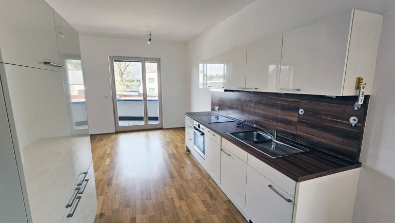 Wohnung - 6330, Kufstein - Miete: Hochwertige 3-Zimmerwohnung mit Dachterrasse und Carport, Kufstein zentrumsnah