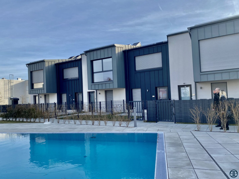 Haus - 7100, Neusiedl am See - Charmantes Maisonette Reihenhaus mit exklusivem SPA und großzügigen In-und Outdoor-Pools zum Wohnen mit Urlaubsfeeling oder als Anlageobjekt