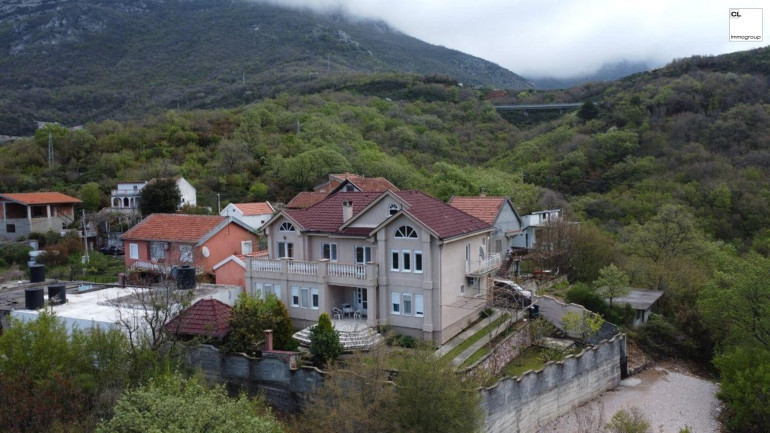 Haus - 85357, Čanj - Luxuriöses Mehrfamilienhaus in Čanj, Montenegro - Perfekt für Familien und Investoren!