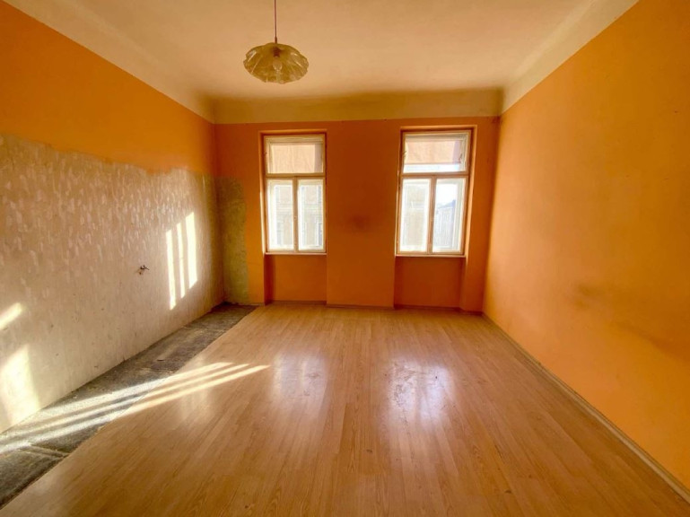 Wohnung - 1140, Wien - Zu Sanieren: 1 Zimmer Altbauwohnung mit Gangtoilette