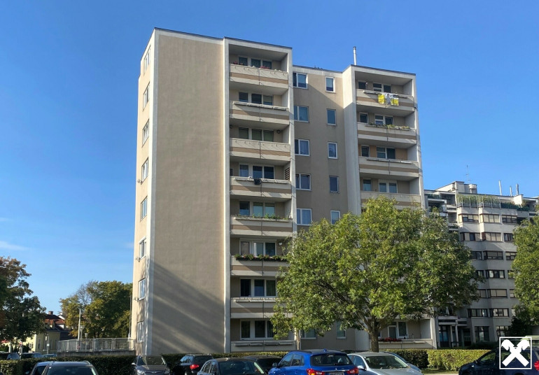 Wohnung - 2700, Wiener Neustadt - Geräumige 3-Zimmer Stadtwohnung mit Lift und Loggia!