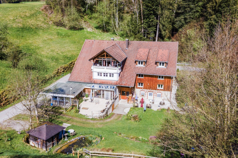 Gastgewerbe - 88175, Scheidegg - Kernsaniertes Anwesen mit Möglichkeiten zum Wohnen und für Gewerbe - 6,2 ha Land