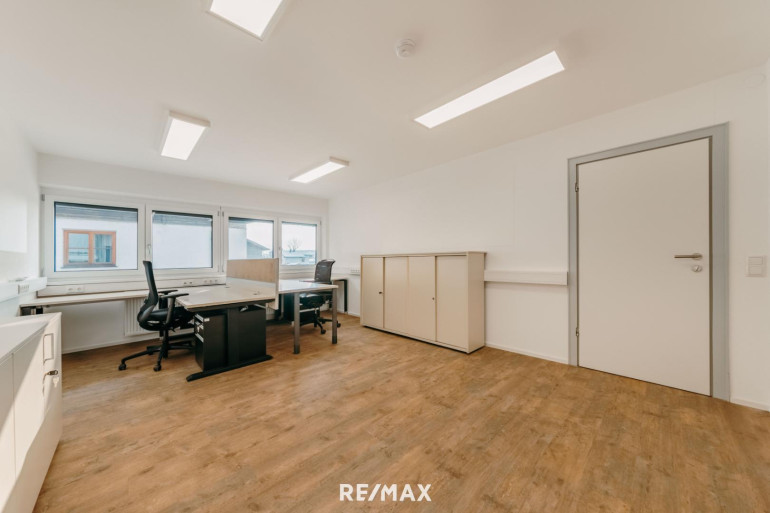 Büro / Praxis - 6342, Niederndorf - Moderne Büroeinheit in bester Lage