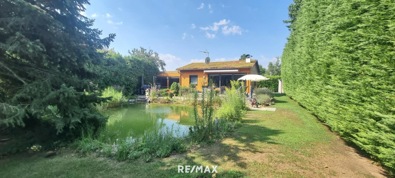 Haus - 2230, Gänserndorf Süd - Natur pur! Blockhaus mit privatem Teich und Entspannungsoase!