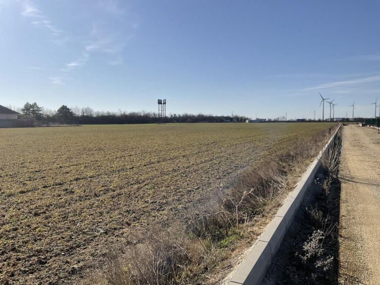 Grundstück - 2425, Nickelsdorf - 3000 - 10.000 m² Betriebsbaugrund zu kaufen