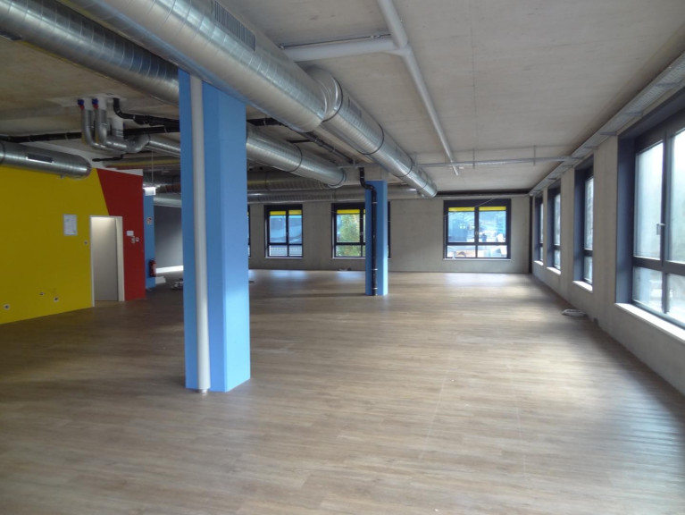 Büro / Praxis - 6300, Wörgl - Großzügige und behindertengerecht erreichbare Büro- und Praxisfläche zwischen ca. 210m² und ca. 634m² in Frequenzlage von Wörgl zu mieten