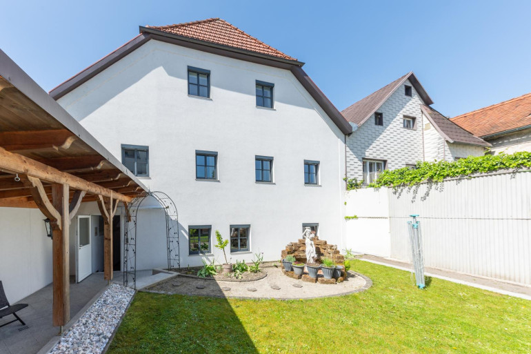 Haus - 4400, Steyr - 419 m² WOHN- NUTZFLÄCHE – ZENTRUM VON STEYR – SOFORT VERFÜGBAR! Modernes Stadthaus mit traumhaftem Garten/Innenhof im Zentrum von Steyr!