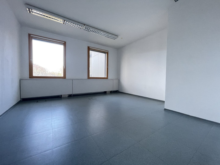 Büro / Praxis - 1230, Wien - Liesinger Platz: 3-Zimmer Büro direkt am Bahnhof!