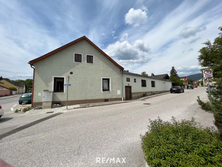 Haus - 2630, Ternitz - Neuer Preis! Wohnhaus und ehemaliges Gasthaus!