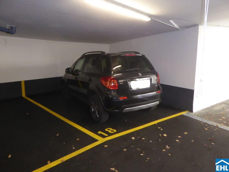 Immobilie - 1130, Wien - Tiefgaragenstellplatz zu vermieten in Hietzing - direkt bei der U4 Braunschweiggasse