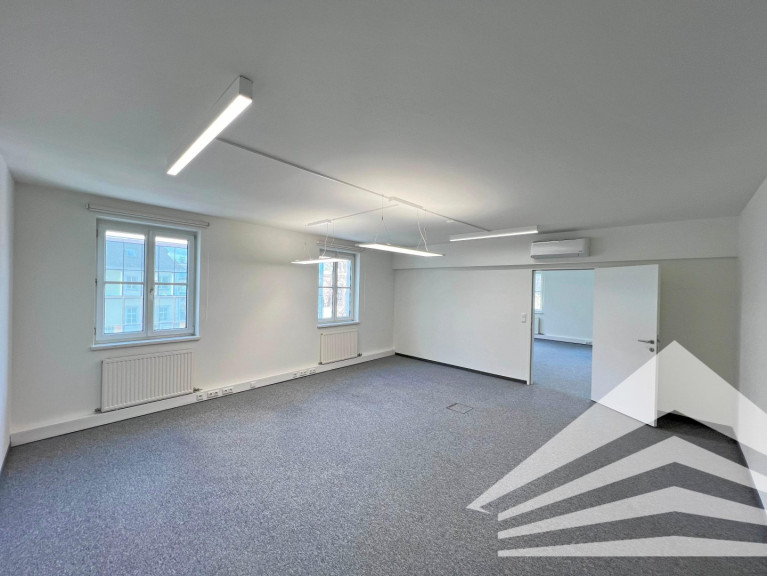 Büro / Praxis - 4020, Linz - Klimatisiertes Büro mit Teeküche und Balkon Nähe Landesgericht!