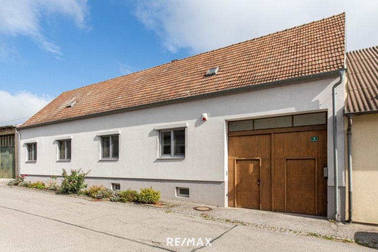 Haus - 2464, Göttlesbrunn - Einfamilienhaus mit großem Nebengebäude