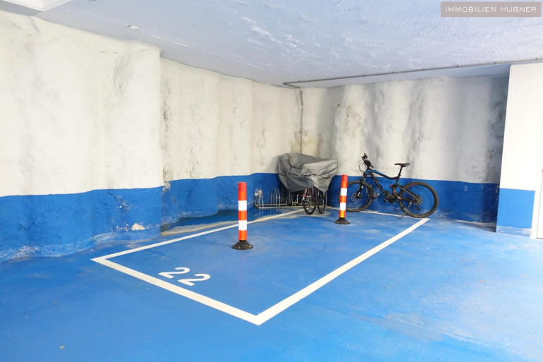 Immobilie - 1070, Wien - ab 1.1.25: MOTORRAD-Garagenplatz beim Spittelberg zu vermieten! Auto-Lift!