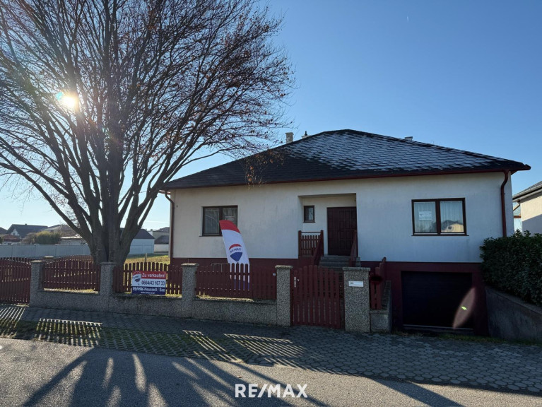 Haus - 2422, Pama - Großzügiges Einfamilienhaus auf fabelhaftem Grundstück