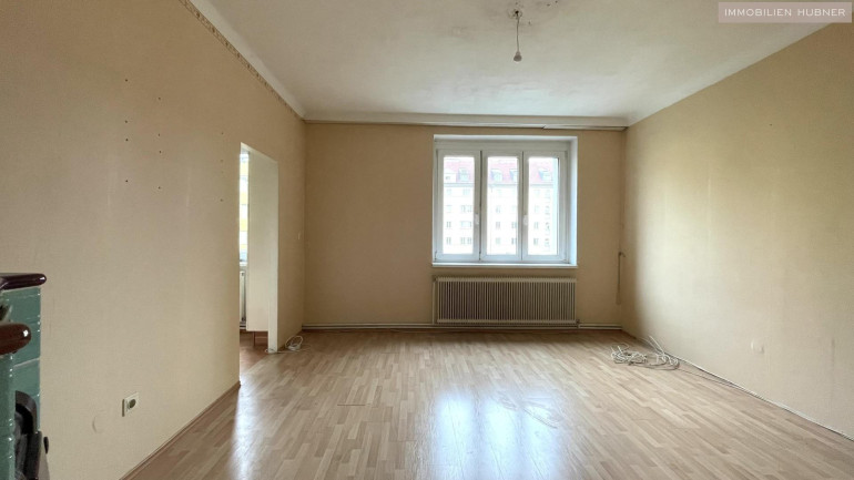 Wohnung - 1160, Wien - Sanierungsbedürftige 4- bis 5-Zimmer-Wohnung mit 2 Bädern/2WCs in S-Bahn-Nähe