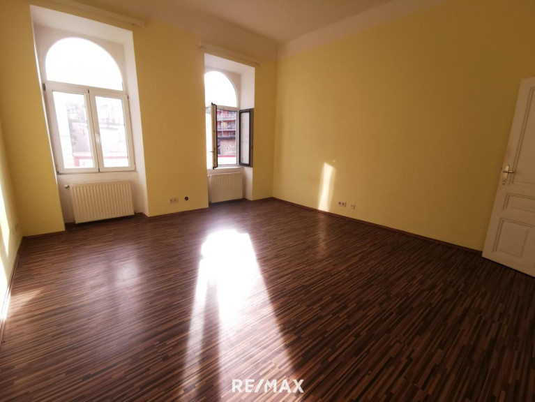 Wohnung - 1100, Wien - sanierungsbedürftige Wohnung im Hochparterre