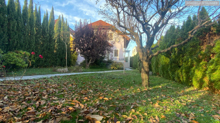 Haus - 1100, Wien - Idyllisches Familienhaus mit großem Garten und Garage am Stadtrand im 10. Bezirk! Nahe Oberlaa. Teilweise Möbliert