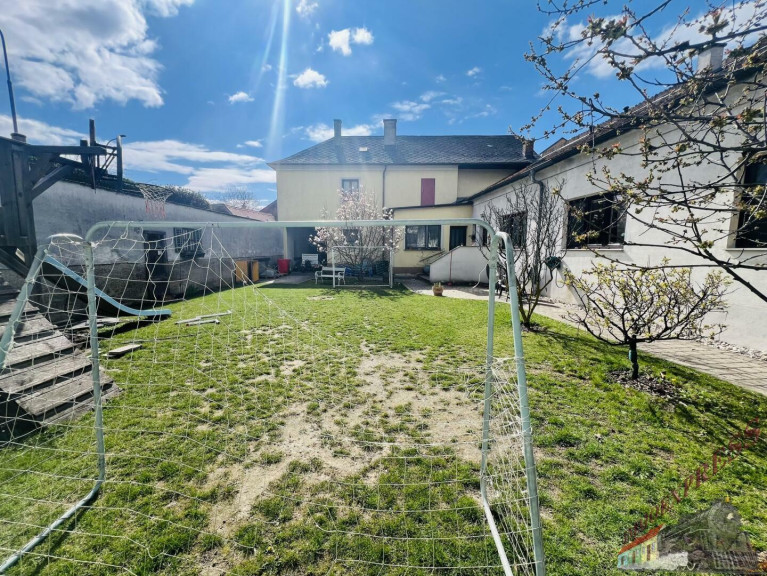 Haus - 2100, Stetten - Familienjuwel mit Garten! Mehrfamilienhaus für Generationen!