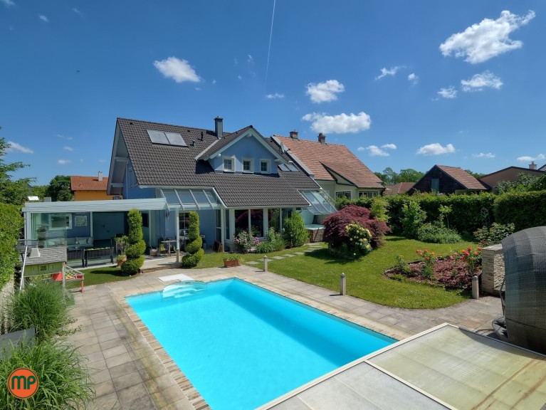 Haus - 2122, Ulrichskirchen - Traumhaftes Wohnen im Grünen: Bungalow mit 5 Zimmern, Loggia, Terrassen und Garage