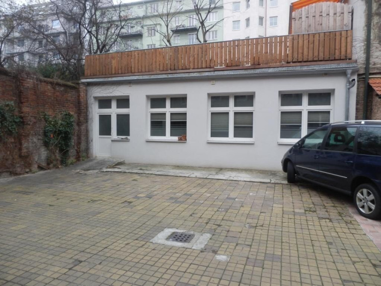 Immobilie - 1040, Wien - Parkplatz im gesicherten Innenhof