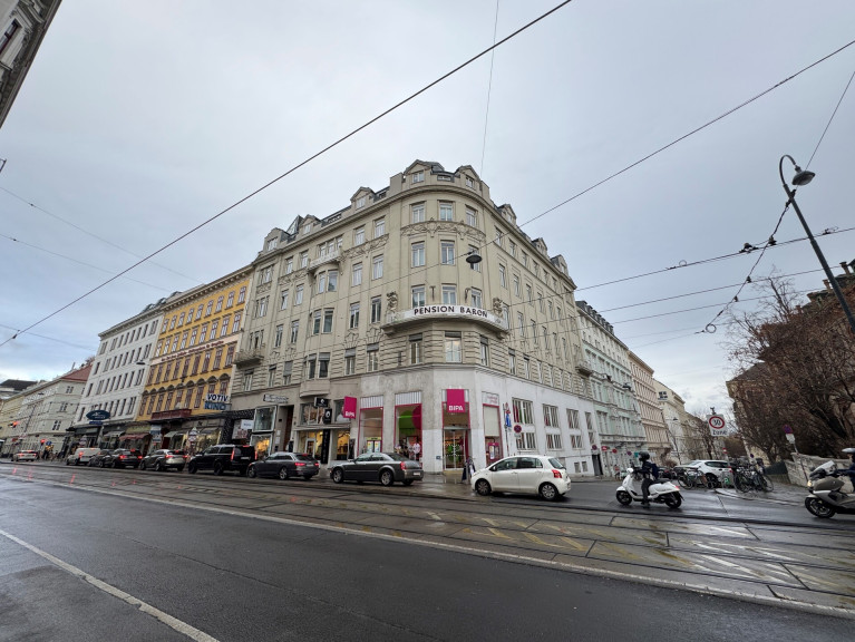 Büro / Praxis - 1090, Wien - DG-Büro mit Blick zur Votivkirche in 1090 Wien zu mieten