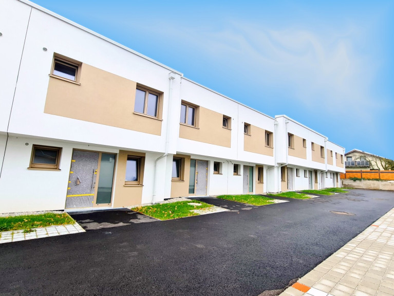 Haus - 2504, Sooß - Familientraum in Massivbauweise – Modernes Reihenhaus mit Garten - inkl. PV ANLAGE