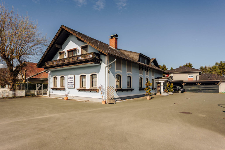 Zinshaus Renditeobjekt - 8401, Großsulz - 8401 - Restaurant mit Außenterrasse und Wohnetage im Obergeschoss mit vielen Parkplätzen