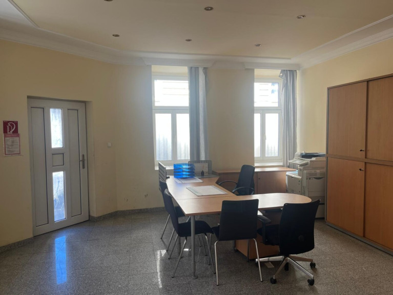 Büro / Praxis - 1150, Wien - Toßgasse - repräsentatives Altbaubüro mit Straßeneingang zu vermieten