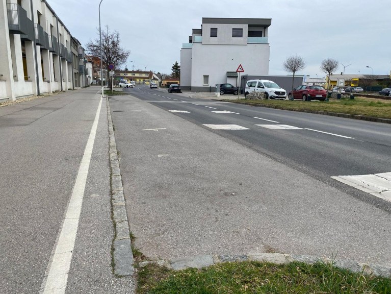 Immobilie - 2460, Bruck an der Leitha - Profitables Parkplatzpaket in Bruck an der Leitha