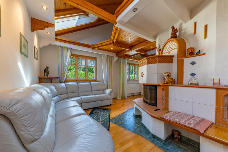 Haus - 2020, Hollabrunn - Familienfreundliches Einfamilienhaus mit idyllischem Garten und Aussichtsterrasse samt Doppelgarage