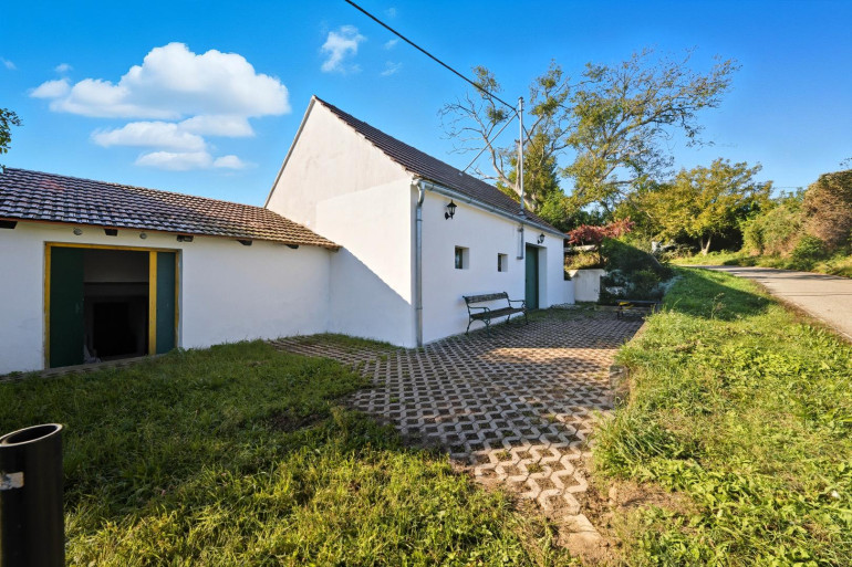 Sonstige - 2014, Dietersdorf - Charmantes Ensemble: 3 Weinkeller, renoviertes Presshaus und Grünfläche in traumhafter Lage im Weinviertel, nahe Wien!