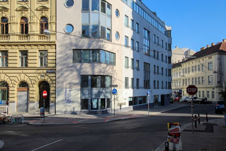 Immobilie - 1060, Wien - Stapelparkplatz in ausgezeichneter Lage in der Esterhazygasse 4, 1060 Wien zu mieten