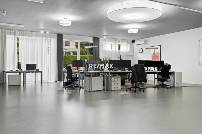 Einzelhandel - 4073, Wilhering - Anleger und Eigennutzer aufgepasst! Büro- und Geschäftsfläche mit optimaler Sichtbarkeit (Top 3+4)