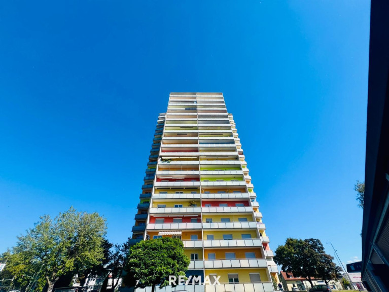 Wohnung - 8053, Graz,16.Bez.:Straßgang - Charmante 3 Zimmer EG Wohnung mit 2 Loggien und Garage