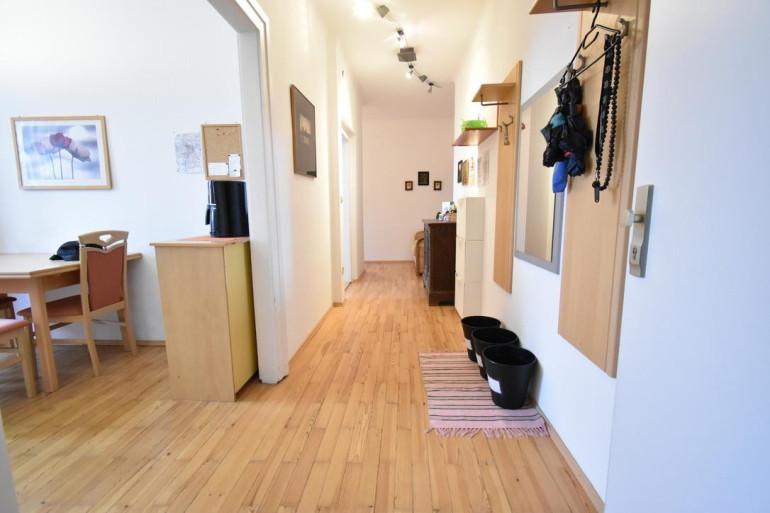 Wohnung - 4400, Steyr - Voll möblierte Wohnung mit 3 Schlafzimmern, Küche und Parkplatz in zentraler Lage! WG tauglich!