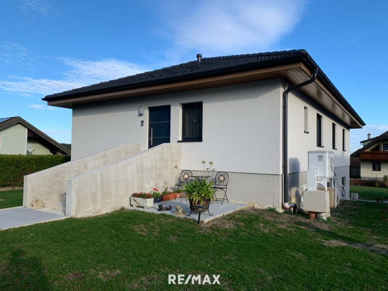 Haus - 2753, Markt Piesting - <b>Traumhafter Bungalow in Dreistetten - Perfekte Kombination aus Komfort und Natur für 449.000,00 €!</b>
