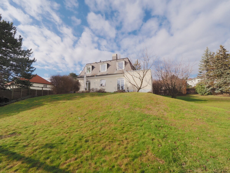 Haus - 2345, Brunn am Gebirge - Exklusive Villa am Brunner Berg – Großzügiges Wohnen auf Traumgrundstück in absoluter Ruhelage!