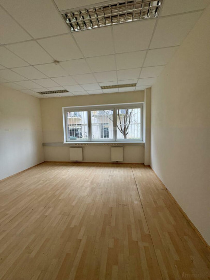 Büro / Praxis - 8051, Graz - 7,50 Euro /m²/Nettomietzins Geschäftsflächen-im EG : Ordination - Seminar-Büro, in einem kleinen Gewerbecenter.