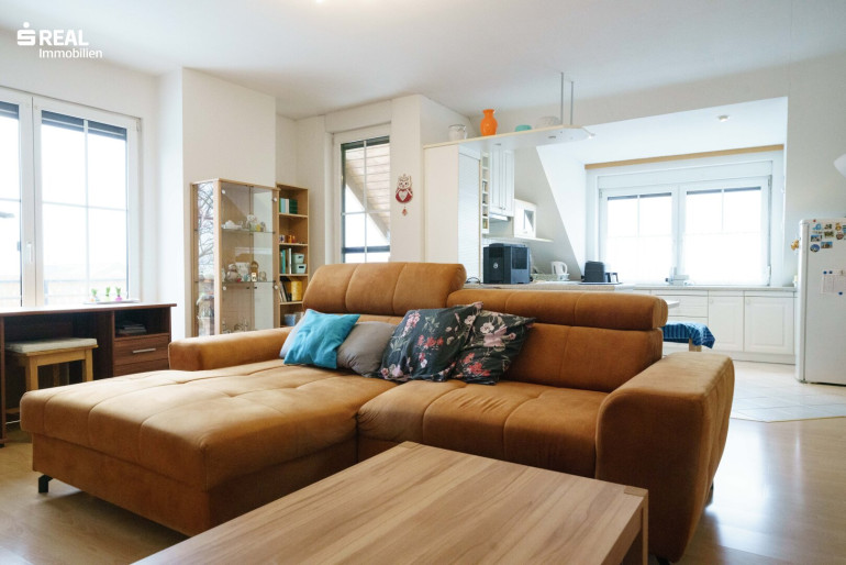 Haus - 7052, Müllendorf - Große Liegenschaft mit 2-3 Wohneinheiten, Dachterrasse, 3 Bäder, 2 Garagen, 1999 umgebaut und 2006 im EG saniert!