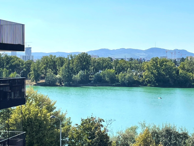 Wohnung - 1220, Wien - Charmante helle 2 Zimmerwohnung mit Balkon am Hirschstettnerteich