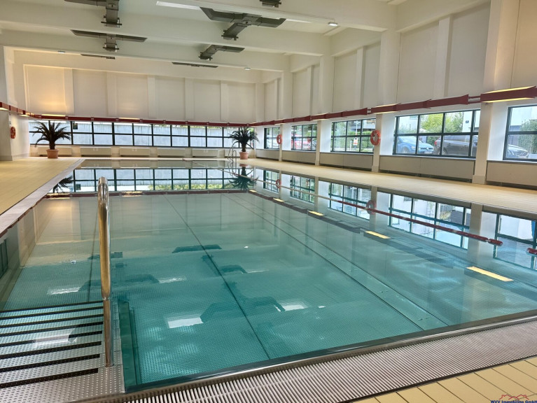 Wohnung - 1140, Wien - Gartenwohnung mit unverbaubarem Waldblick mit Sport- und Wellnessbereich (Hallenbad, Sauna, Turnsaal)