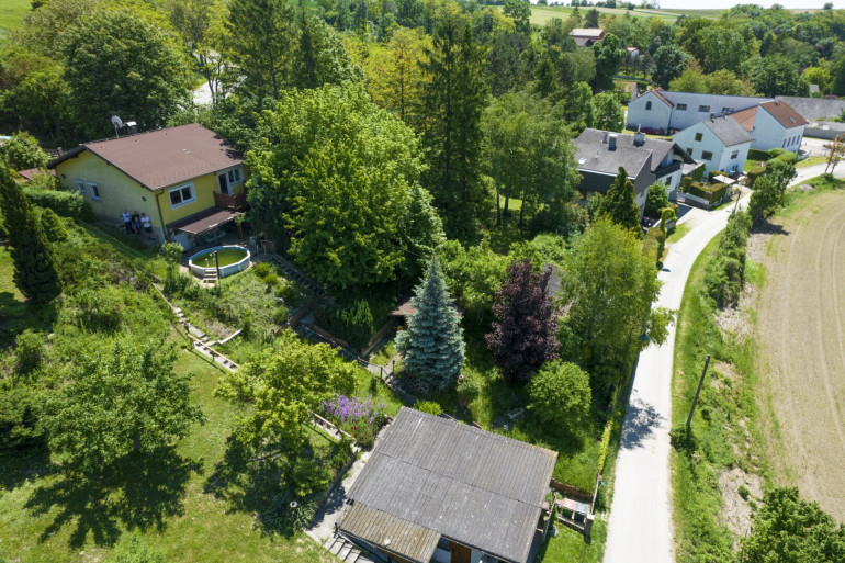 Haus - 2123, Hautzendorf - TRAUMHAFTE AUSSICHT mit unverbaubarer FERNSICHT - SÜD-WESTHANG - mit ALTBESTAND - GERINGE SANIERUNGSARBEITEN!!!