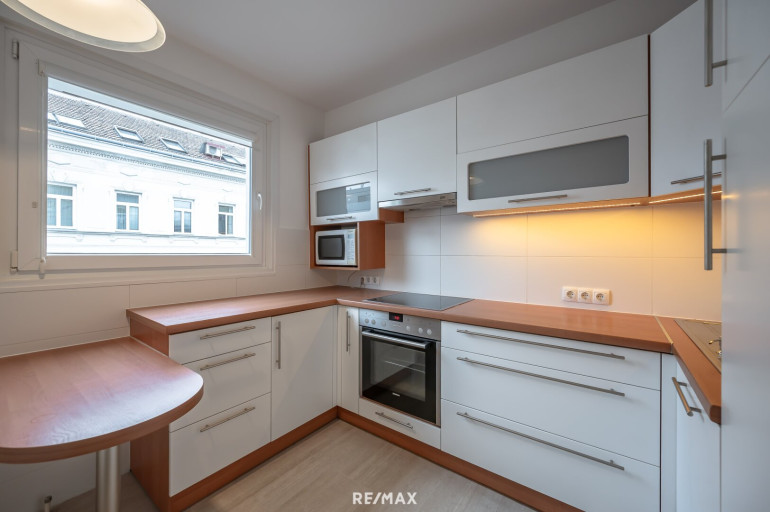 Wohnung - 1100, Wien - Frisch saniert! Großzügige 4-5 Zimmer Wohnung mit Loggia nahe Wienerberg