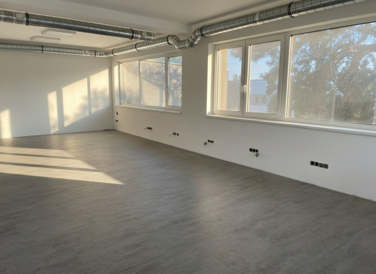 Büro / Praxis - 1220, Wien - Top Büro in bester Lage - 90m² für nur 990€! 1 Stellplatz inklusiv