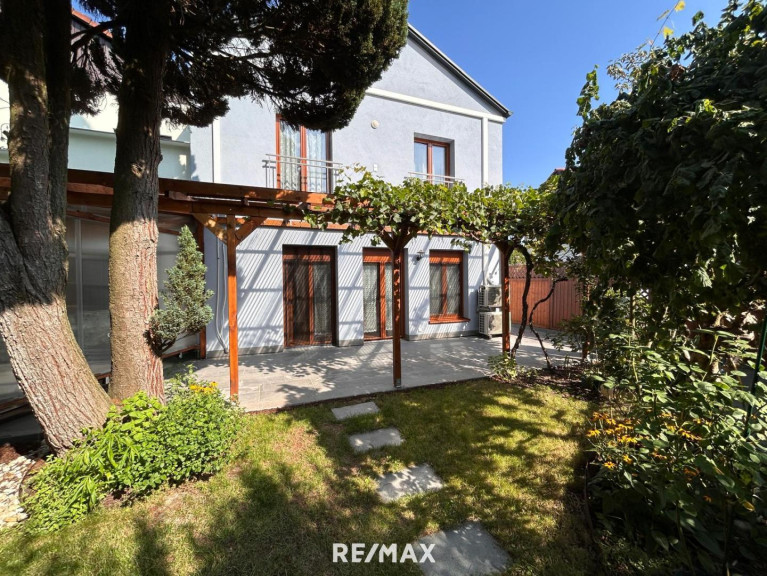 Haus - 4050, Traun - Haus Topzustand mit Klimaanlage und PV Anlage