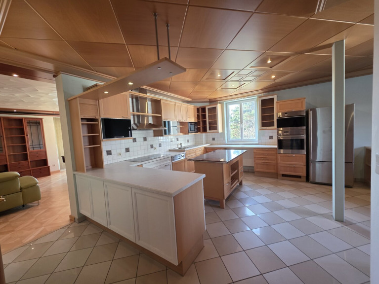 Wohnung - 2000, Stockerau - KOMFORT - 4-Zimmer-Wohnung barrierefrei mit Lift, Loggia und Parkblick – zentral in Stockerau